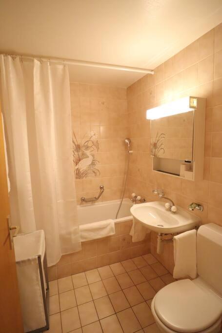 Comfortable, Very Well Located Between Train Station And Lake! Lozanna Zewnętrze zdjęcie